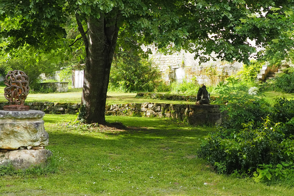 cercle de pierre hameau de la brousse